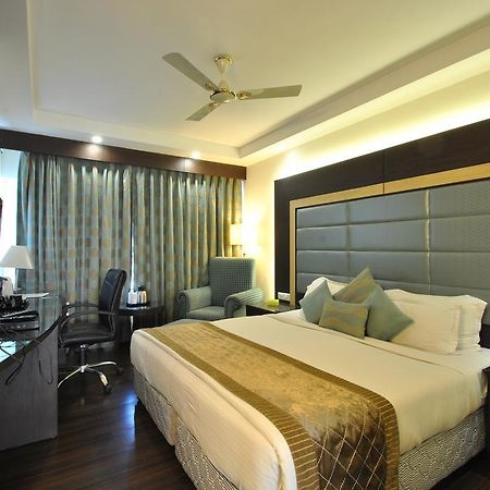 Hotel Royal Cliff Kanpur Ngoại thất bức ảnh