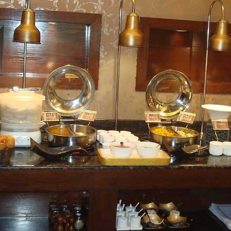 Hotel Royal Cliff Kanpur Ngoại thất bức ảnh