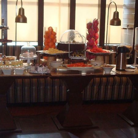 Hotel Royal Cliff Kanpur Ngoại thất bức ảnh