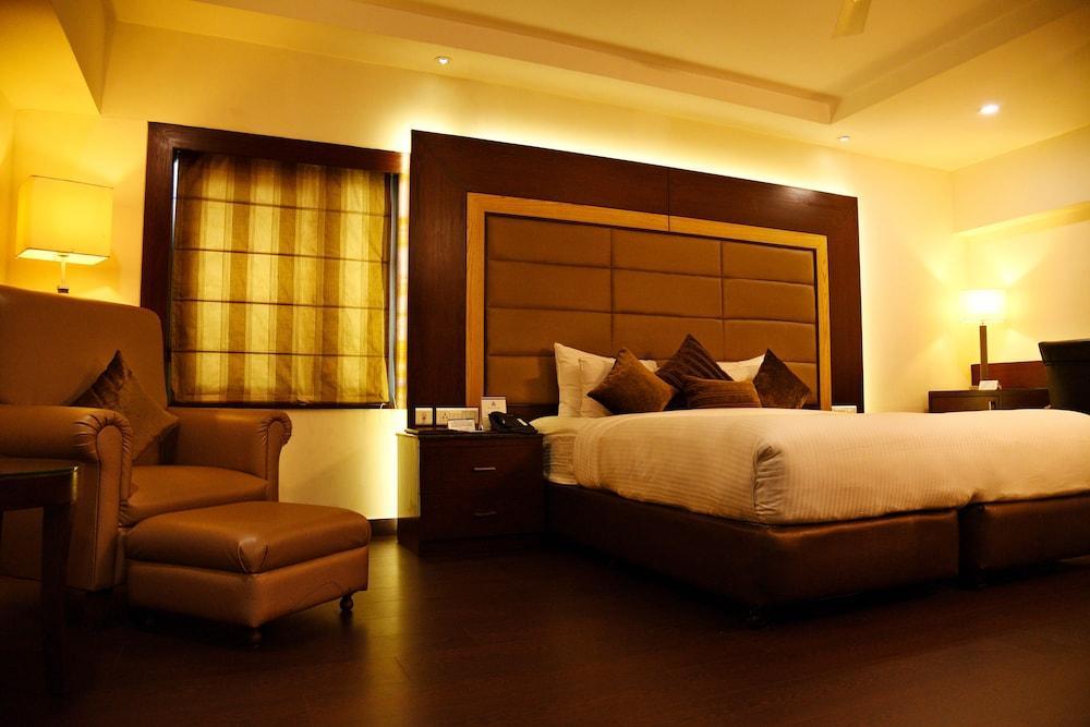 Hotel Royal Cliff Kanpur Ngoại thất bức ảnh