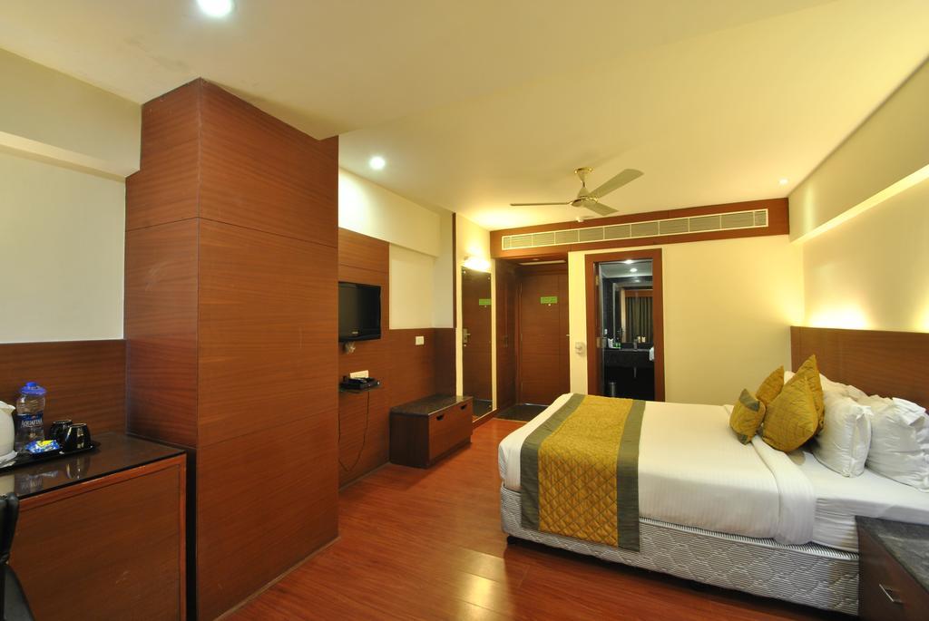 Hotel Royal Cliff Kanpur Ngoại thất bức ảnh