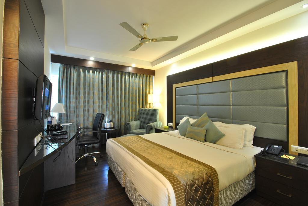 Hotel Royal Cliff Kanpur Ngoại thất bức ảnh