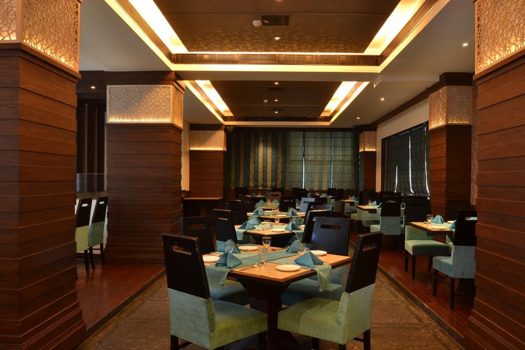 Hotel Royal Cliff Kanpur Ngoại thất bức ảnh