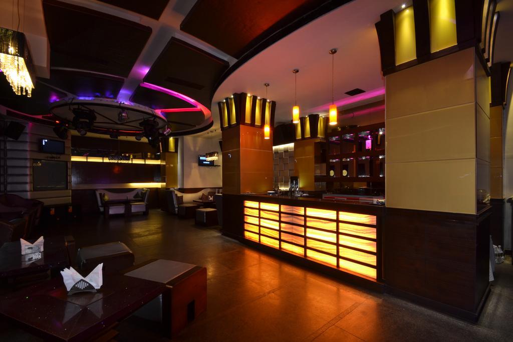 Hotel Royal Cliff Kanpur Ngoại thất bức ảnh