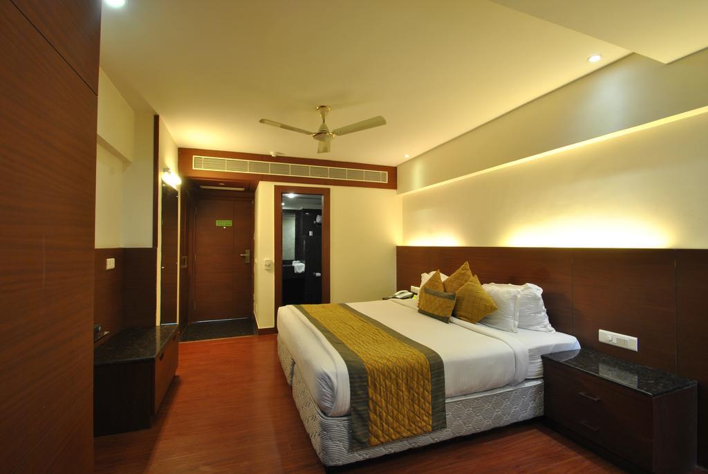 Hotel Royal Cliff Kanpur Ngoại thất bức ảnh