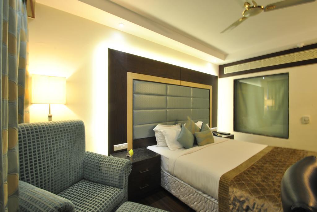 Hotel Royal Cliff Kanpur Ngoại thất bức ảnh