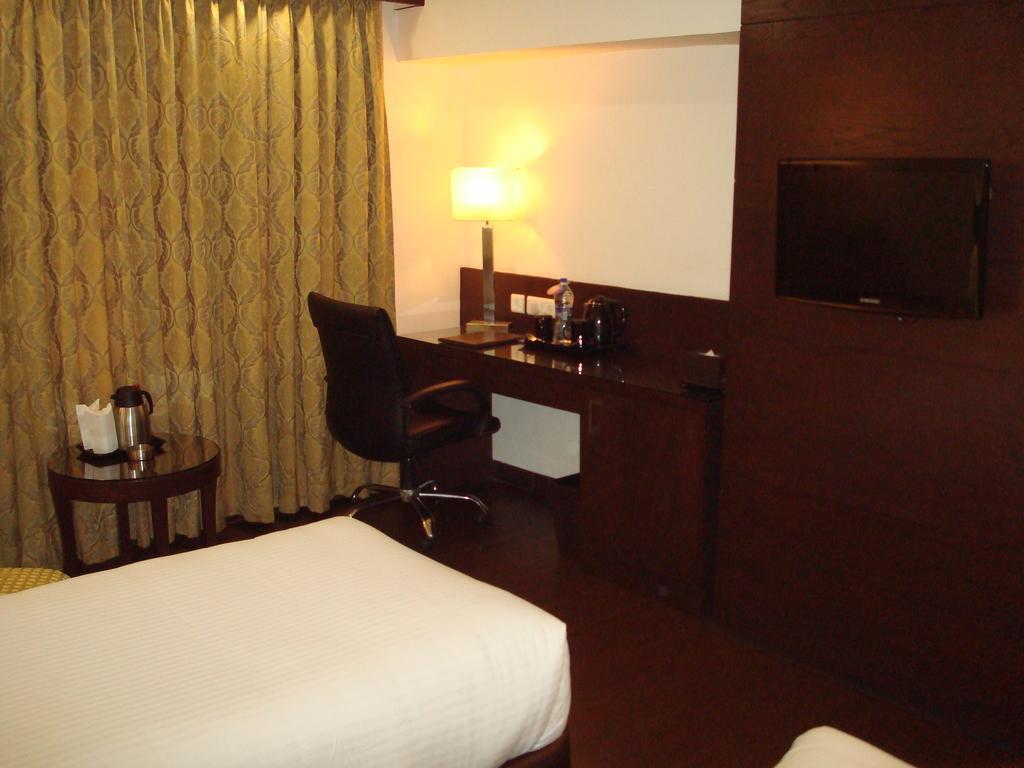 Hotel Royal Cliff Kanpur Ngoại thất bức ảnh