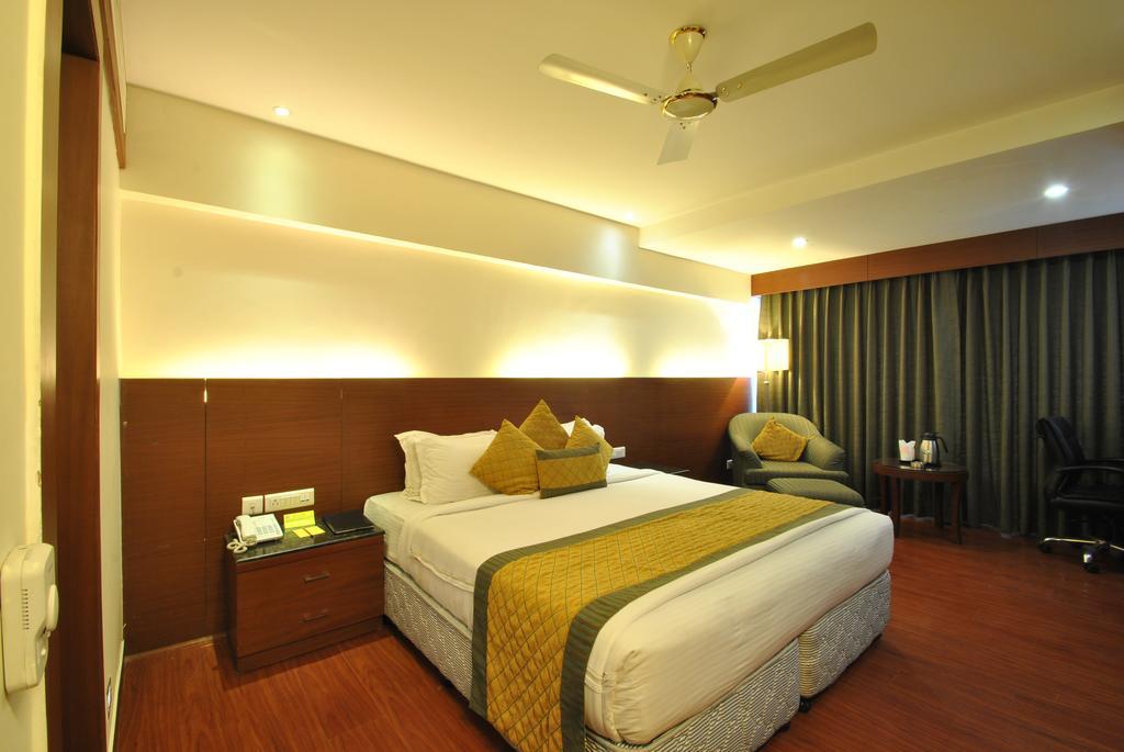 Hotel Royal Cliff Kanpur Ngoại thất bức ảnh