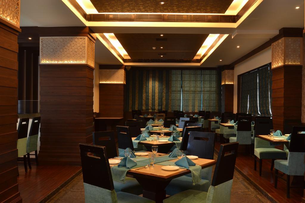 Hotel Royal Cliff Kanpur Ngoại thất bức ảnh