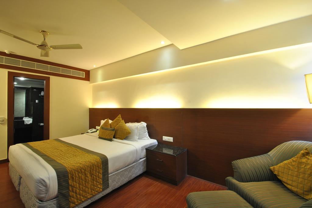 Hotel Royal Cliff Kanpur Ngoại thất bức ảnh