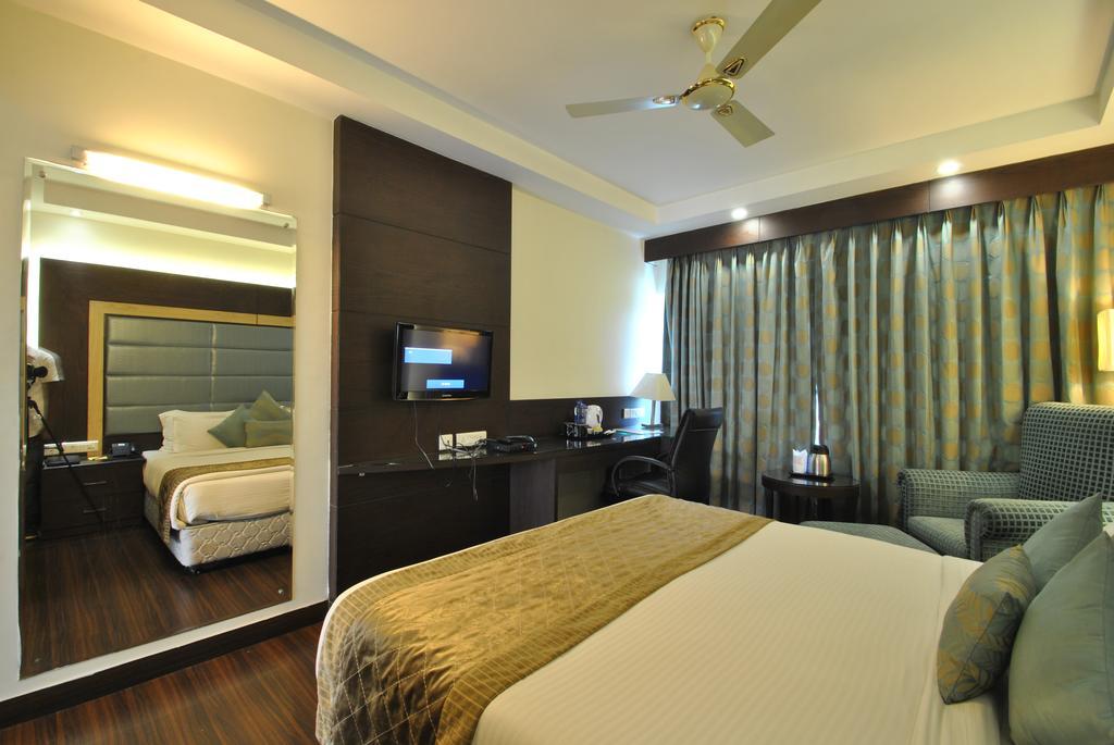 Hotel Royal Cliff Kanpur Ngoại thất bức ảnh