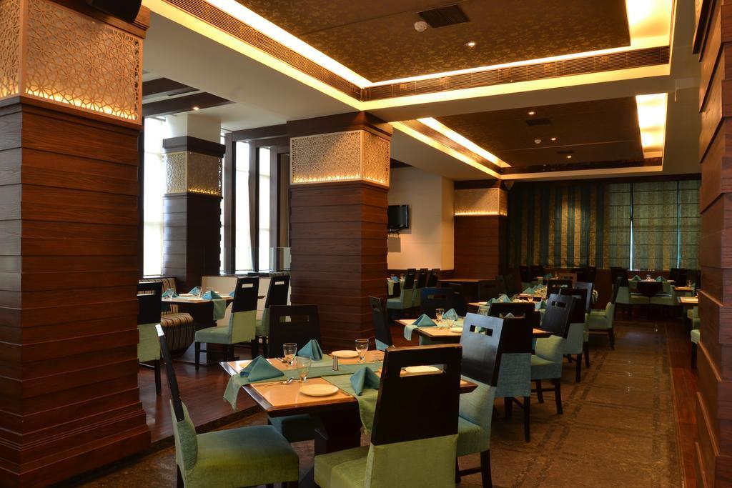 Hotel Royal Cliff Kanpur Ngoại thất bức ảnh