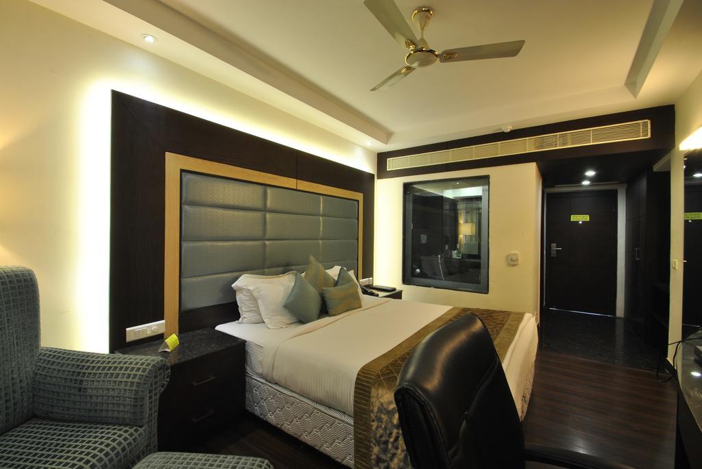 Hotel Royal Cliff Kanpur Ngoại thất bức ảnh