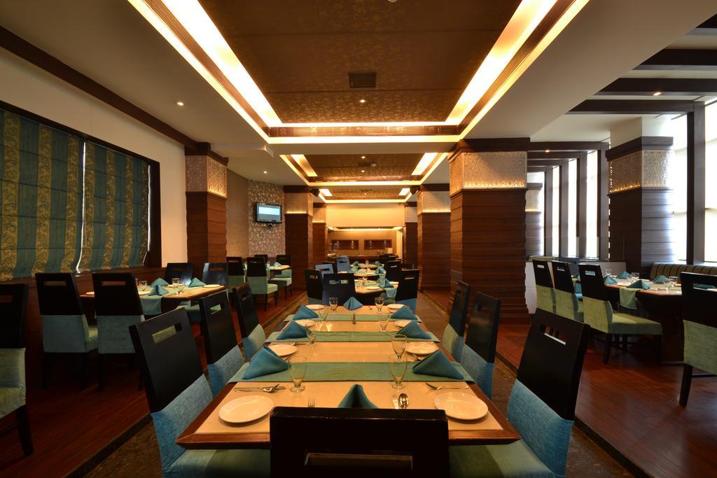 Hotel Royal Cliff Kanpur Ngoại thất bức ảnh