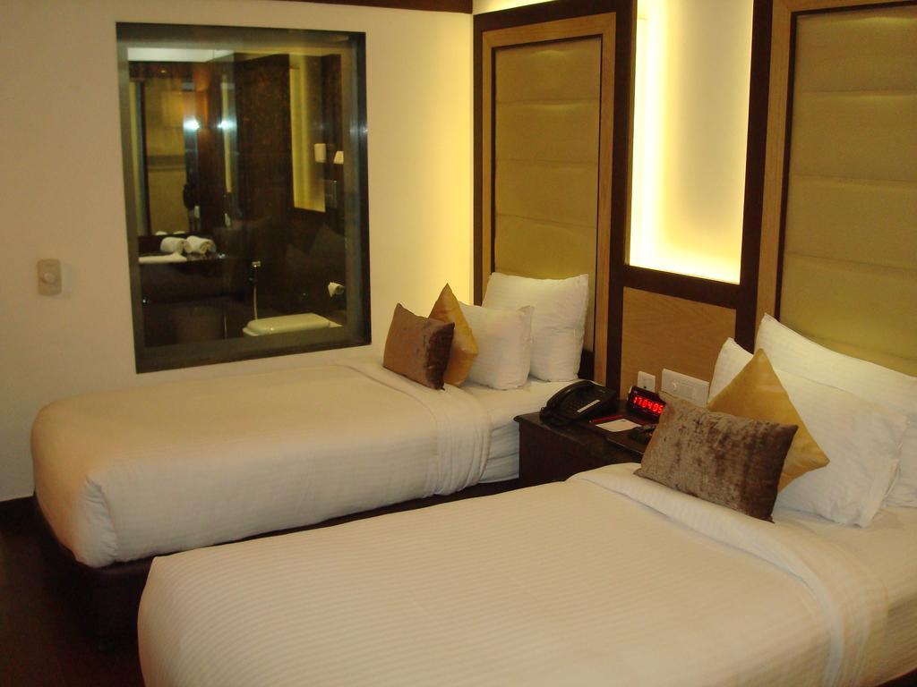 Hotel Royal Cliff Kanpur Ngoại thất bức ảnh