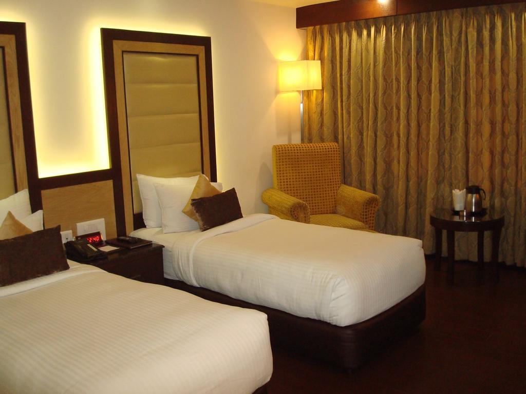 Hotel Royal Cliff Kanpur Ngoại thất bức ảnh