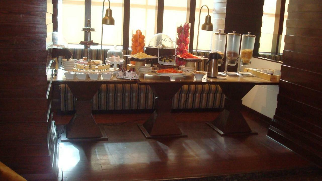 Hotel Royal Cliff Kanpur Ngoại thất bức ảnh